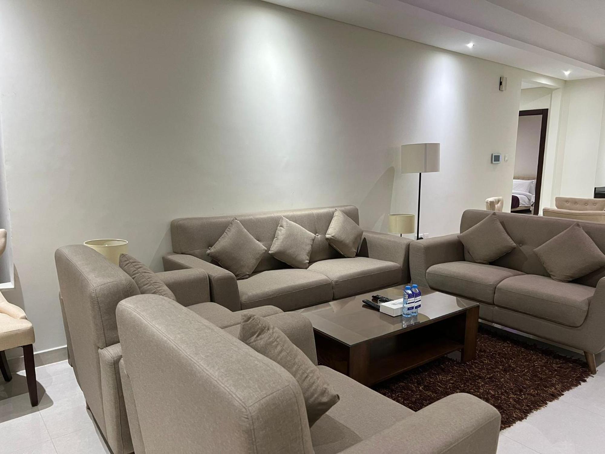 Sirius Tower Aparthotel Manama Eksteriør bilde