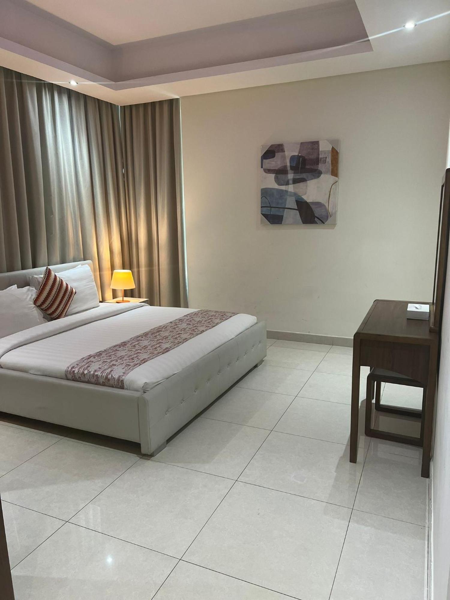 Sirius Tower Aparthotel Manama Eksteriør bilde