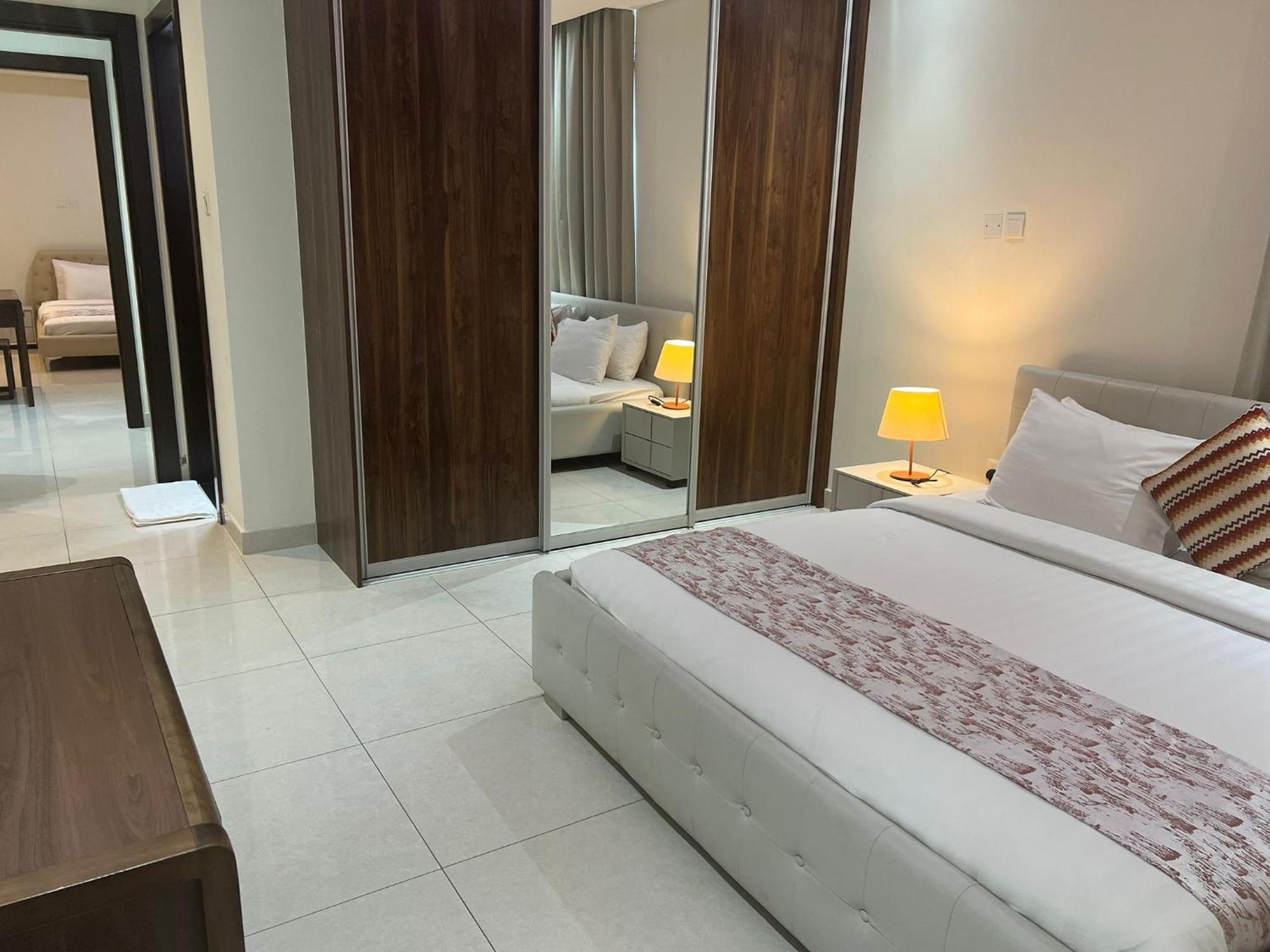 Sirius Tower Aparthotel Manama Eksteriør bilde